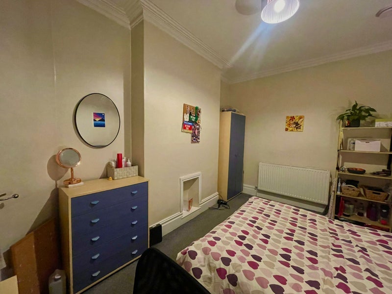 Room Dogfield Street in Cardiff