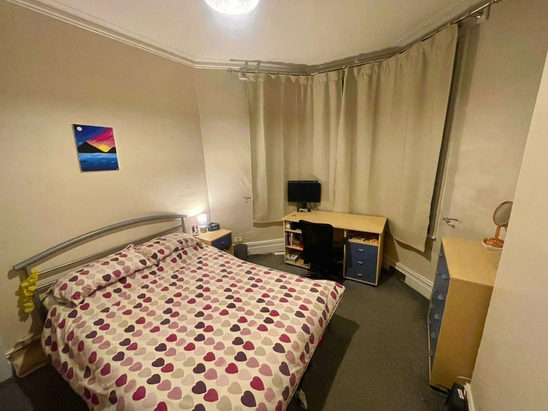 Room Dogfield Street in Cardiff