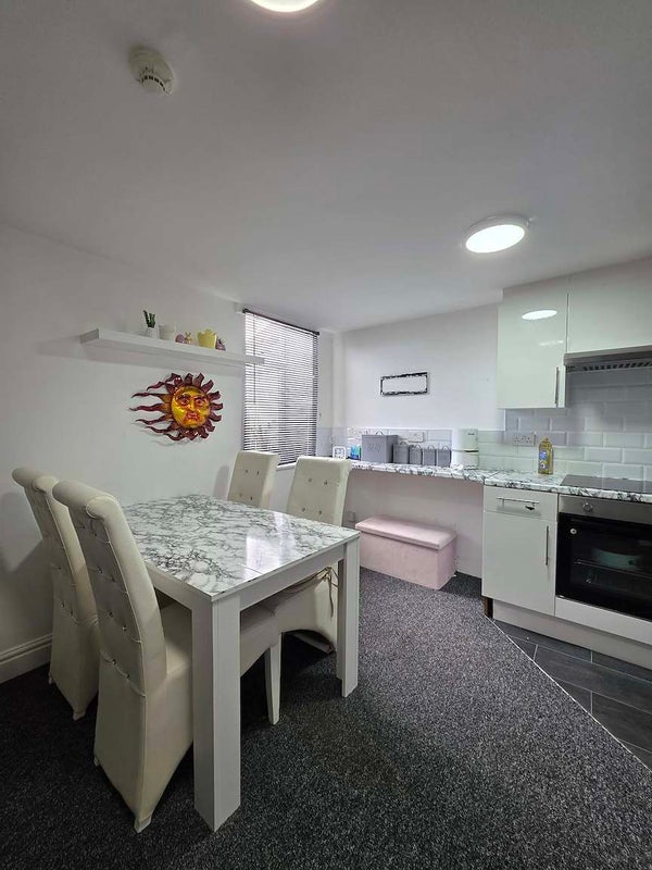 Flat Monthermer Road in Cardiff