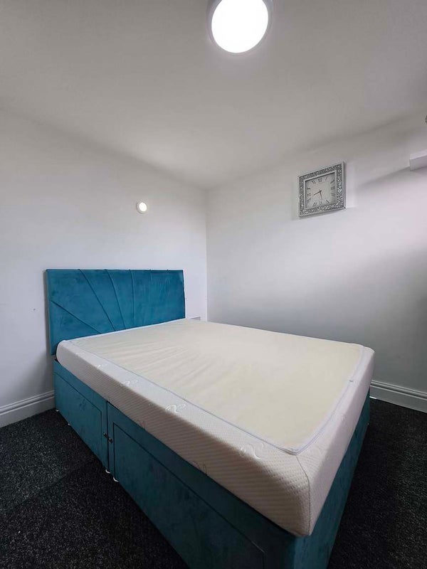 Flat Monthermer Road in Cardiff