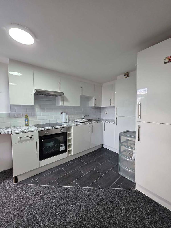 Flat Monthermer Road in Cardiff