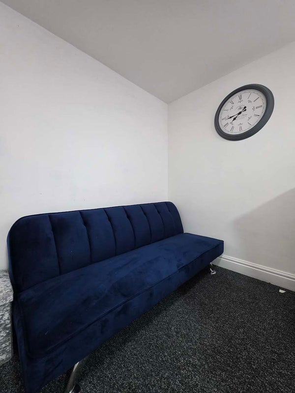 Flat Monthermer Road in Cardiff