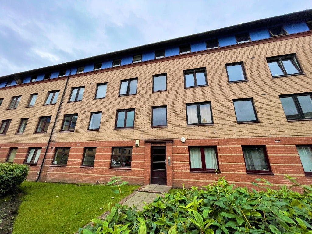 Flat Paisley Road West in Glasgow