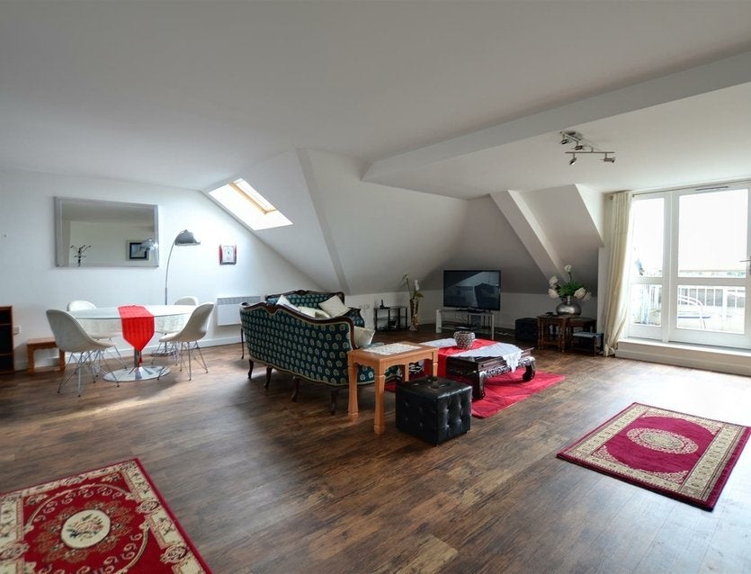 Flat Park Lodge Avenue in Greater London