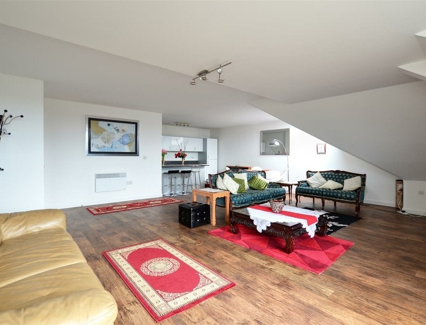 Flat Park Lodge Avenue in Greater London
