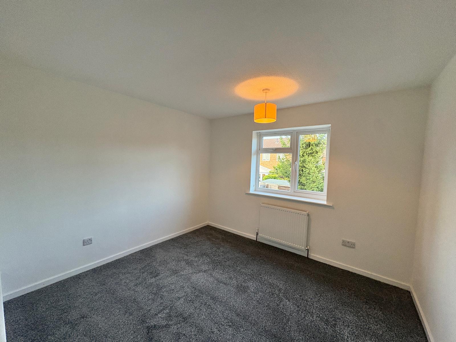 Flat Roedean Avenue in Stafford