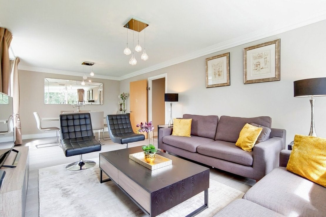 Flat Finchley Road in Greater London