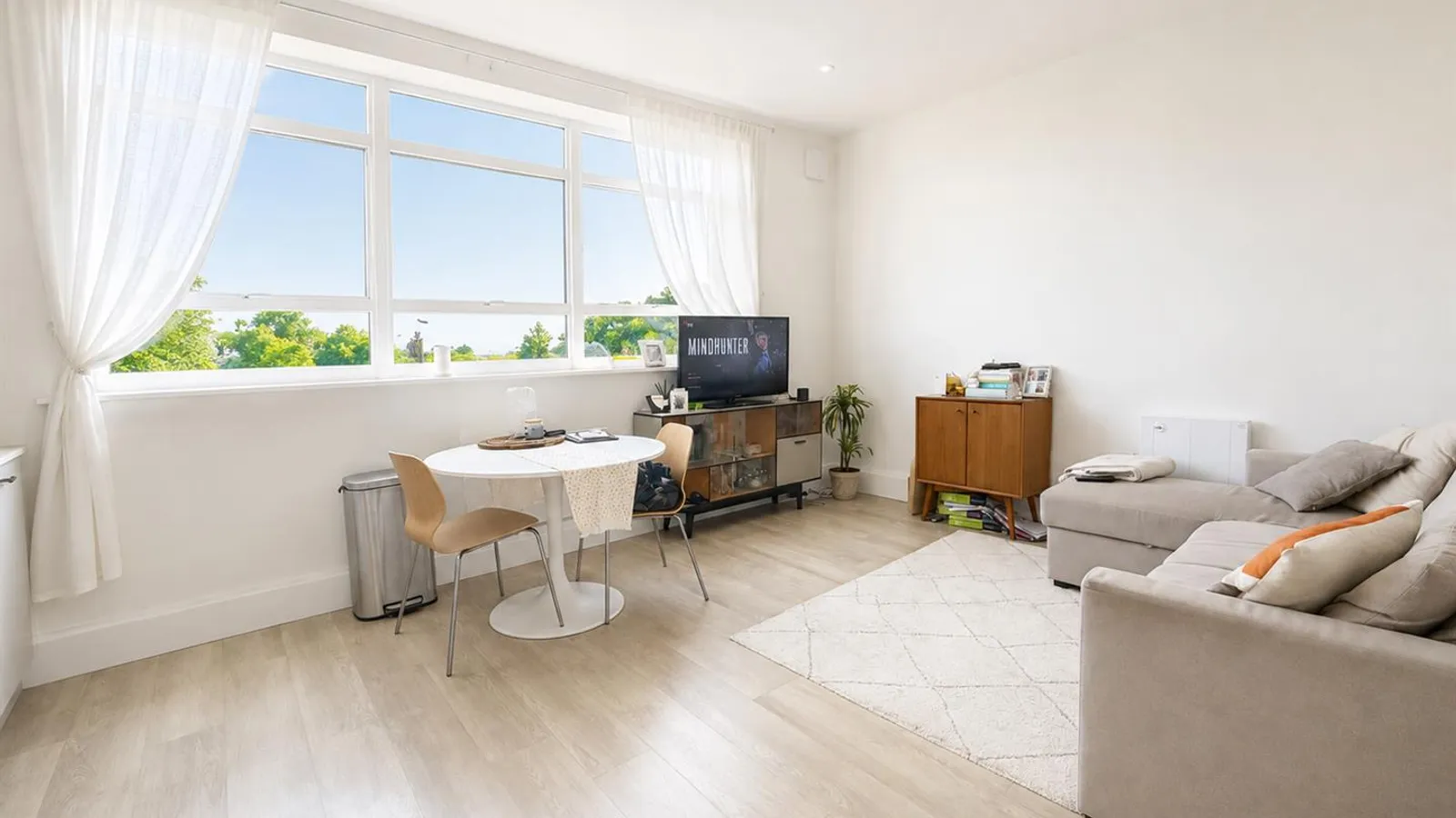 Flat Pembroke Road in Greater London