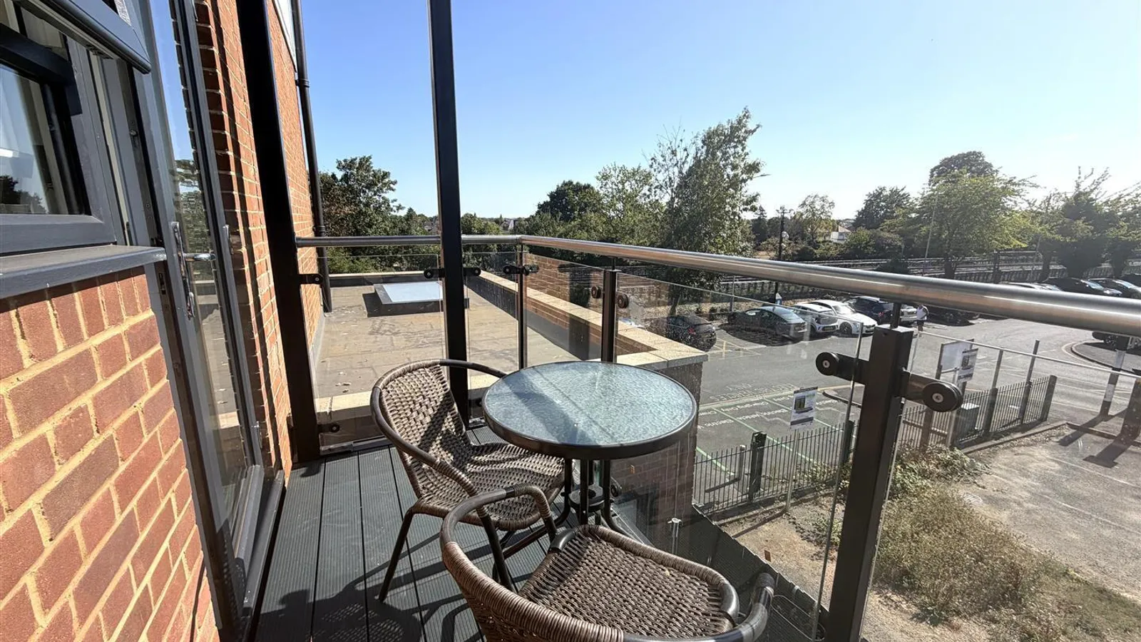 Flat Pembroke Road in Greater London