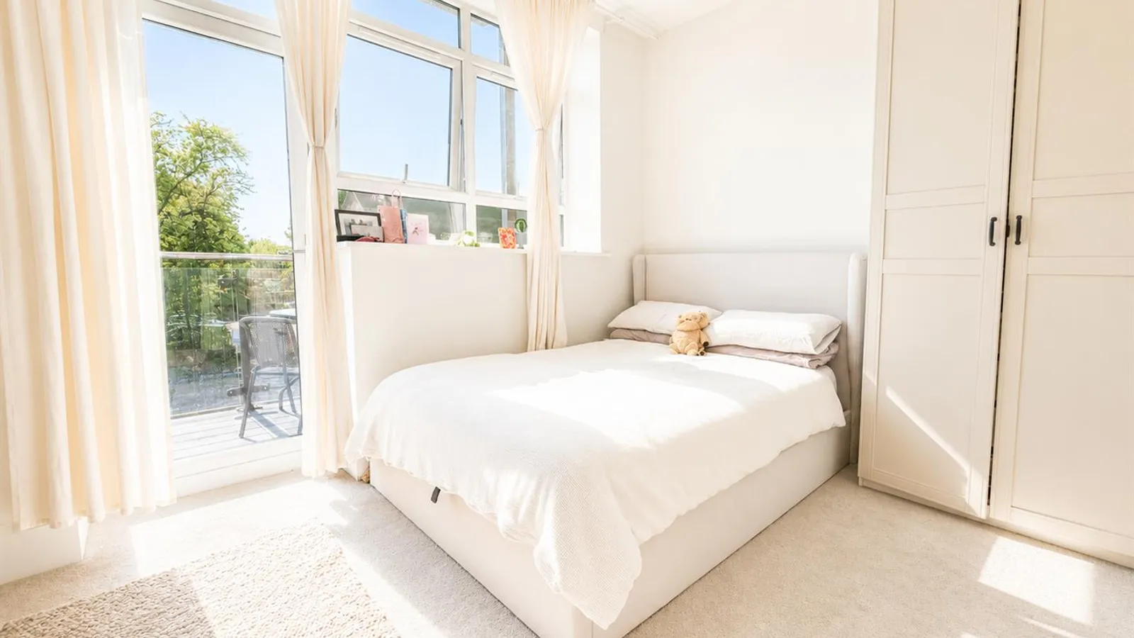 Flat Pembroke Road in Greater London