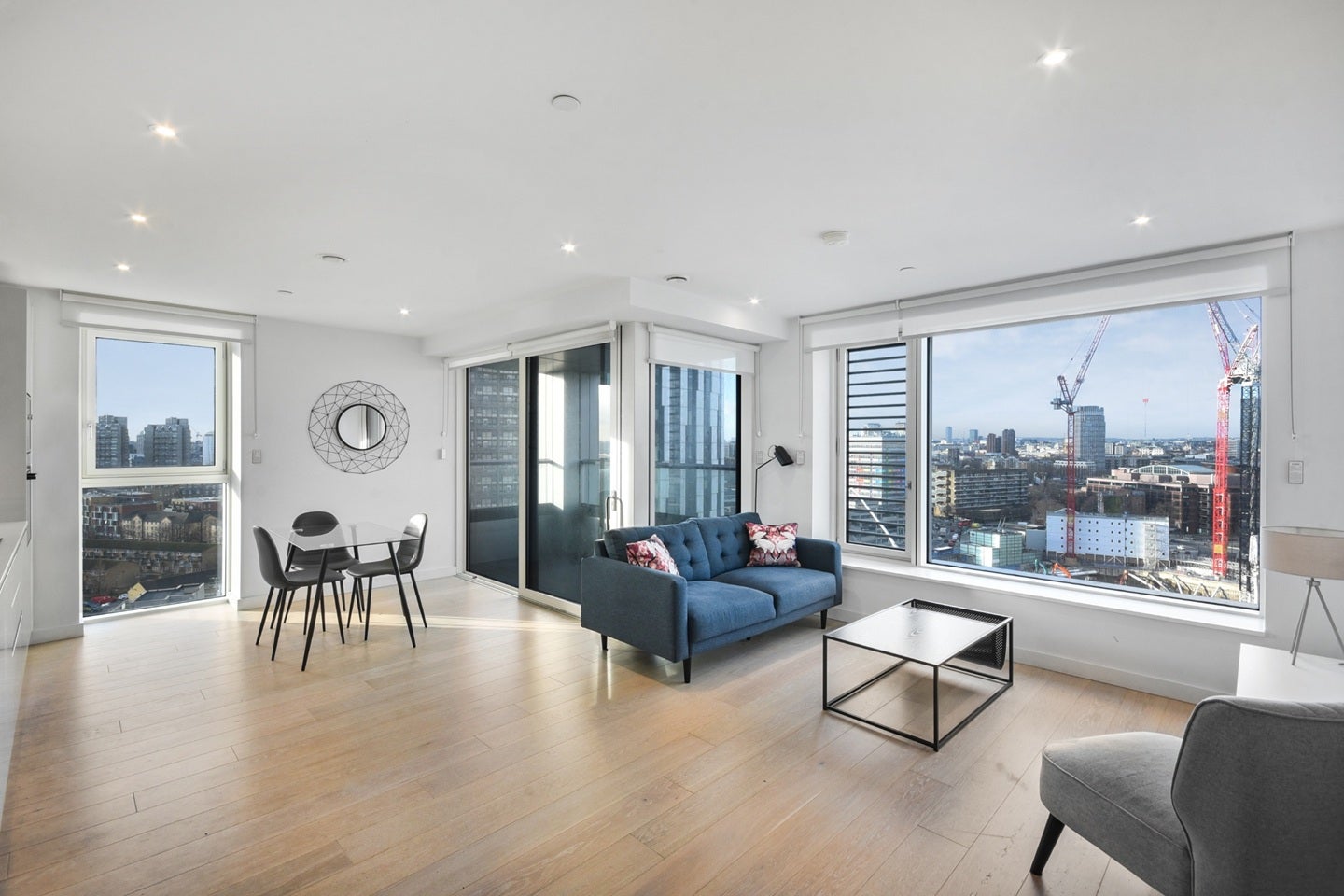 Flat Deacon Street in Greater London