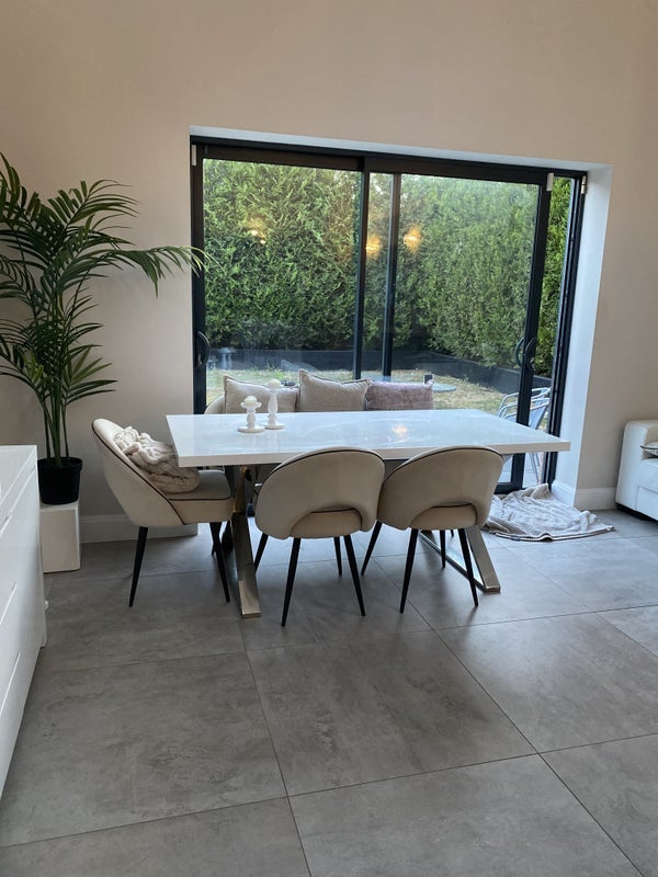 Room Dennard Way in Greater London
