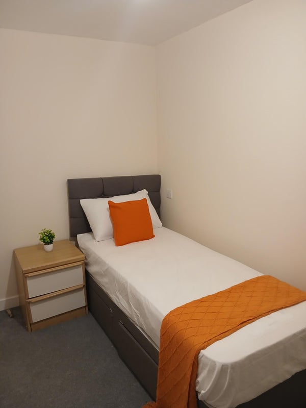 Room Macfarlane Chase in Weston-super-Mare