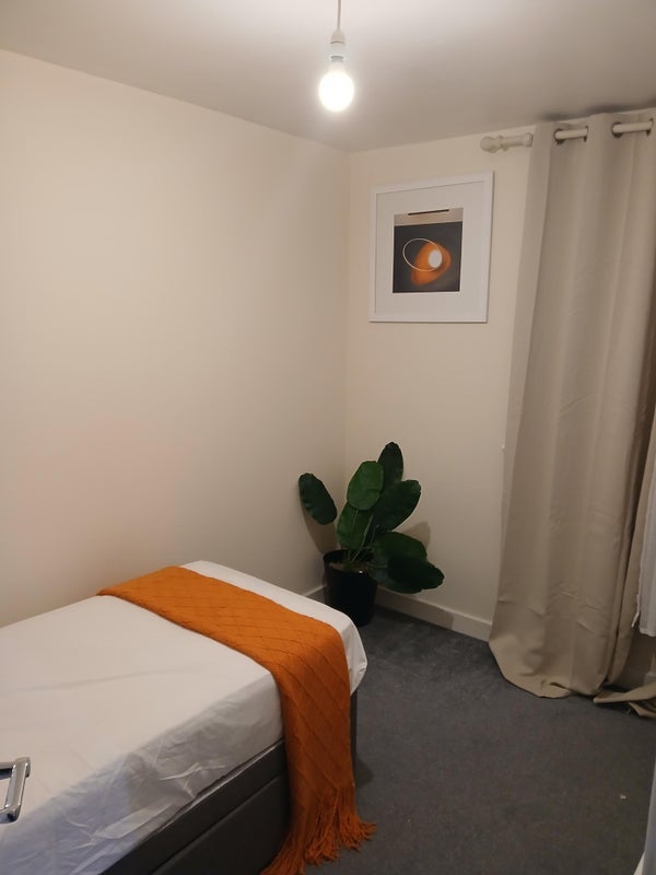 Room Macfarlane Chase in Weston-super-Mare