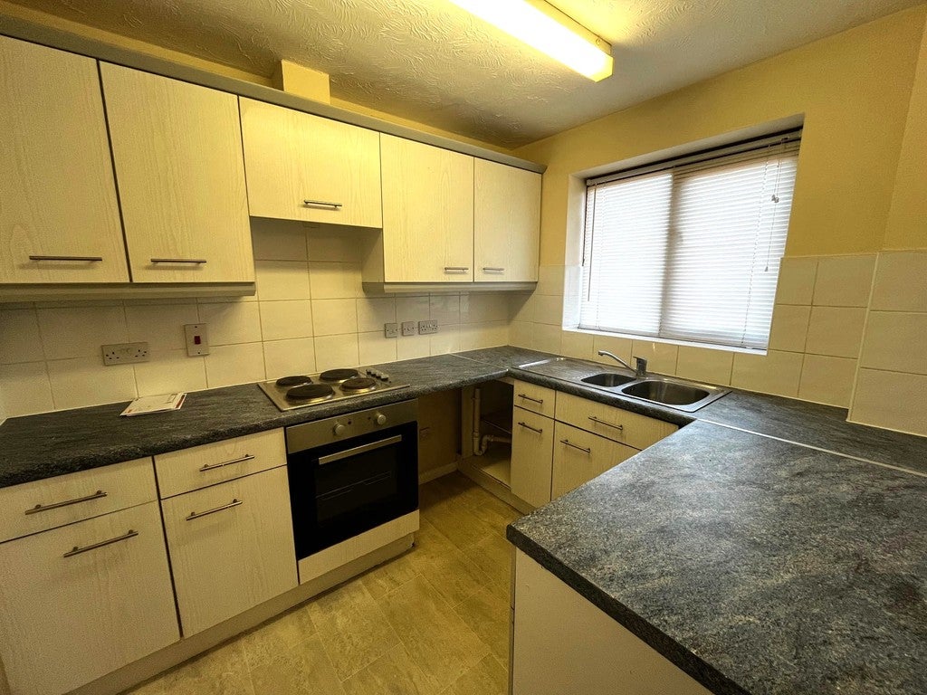 Flat Buckingham Close in Nuneaton