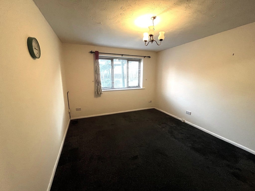 Flat Buckingham Close in Nuneaton