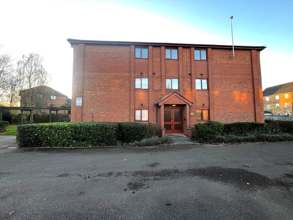Flat Buckingham Close in Nuneaton