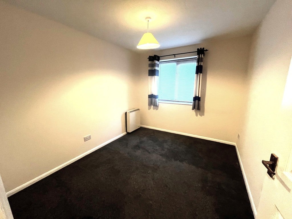 Flat Buckingham Close in Nuneaton