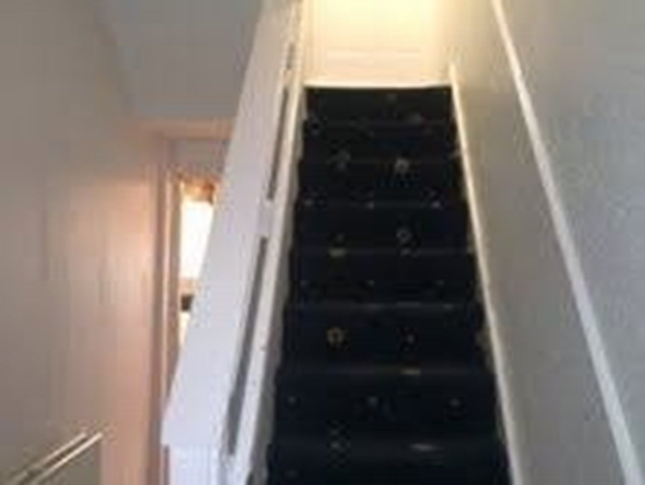 Flat Vicarage Road in Greater London