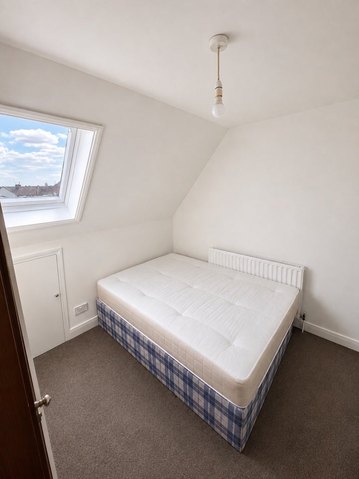 Flat Ellerdine Road in Greater London