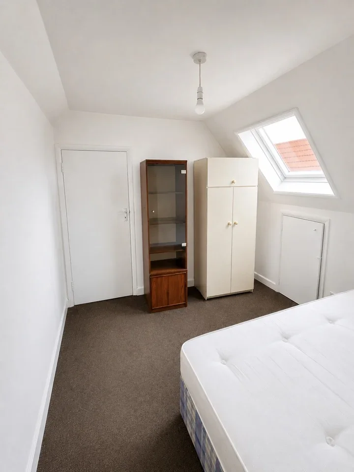 Flat Ellerdine Road in Greater London