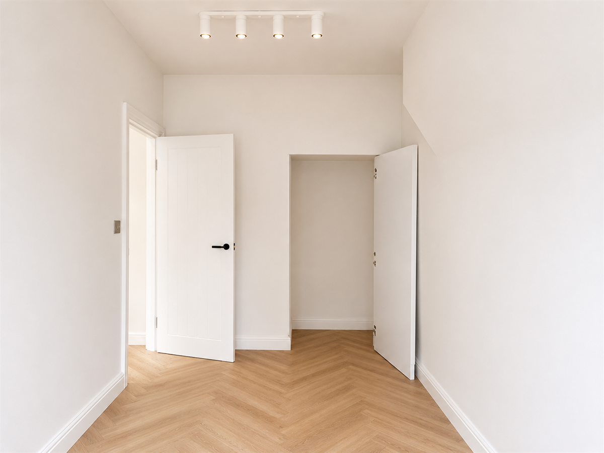 Flat Tasker Road in Greater London