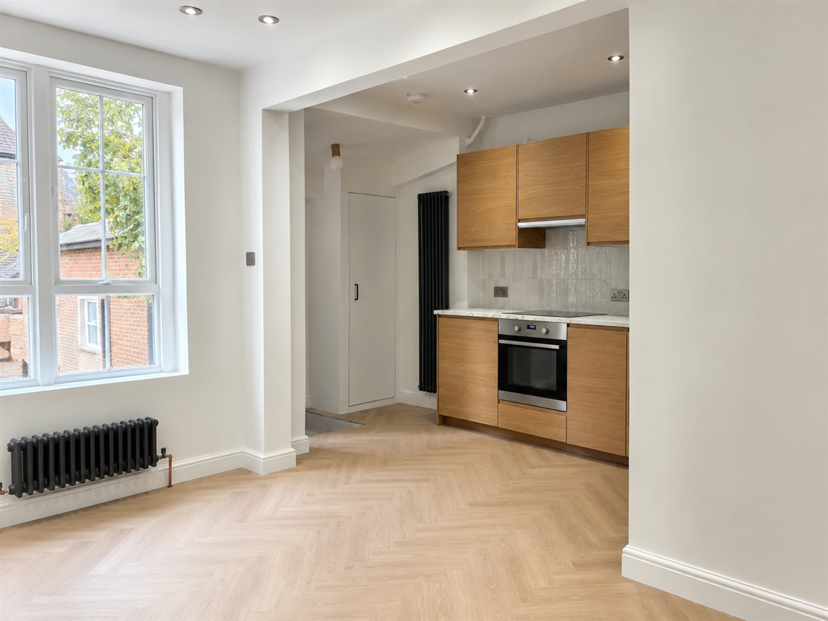 Flat Tasker Road in Greater London