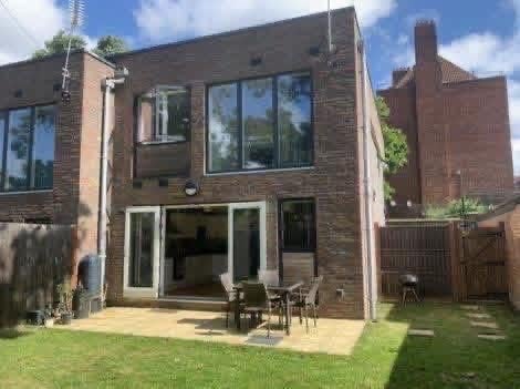 Room Langholm Close in Greater London