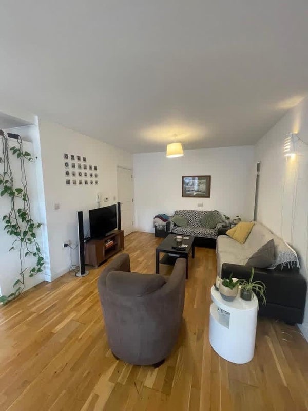 Room Langholm Close in Greater London