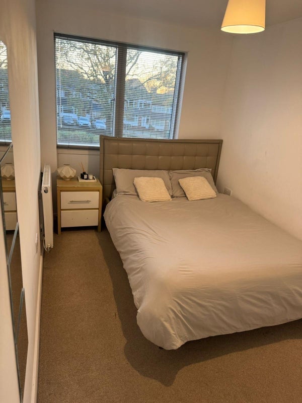 Room Langholm Close in Greater London
