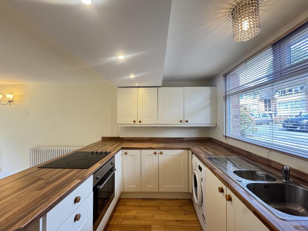 Flat Lordswood Square in Birmingham