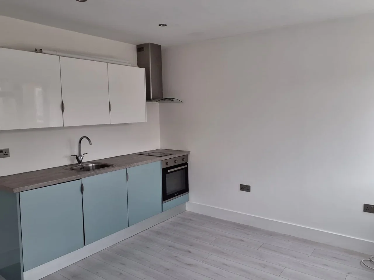 Flat Wigton Gardens in Greater London