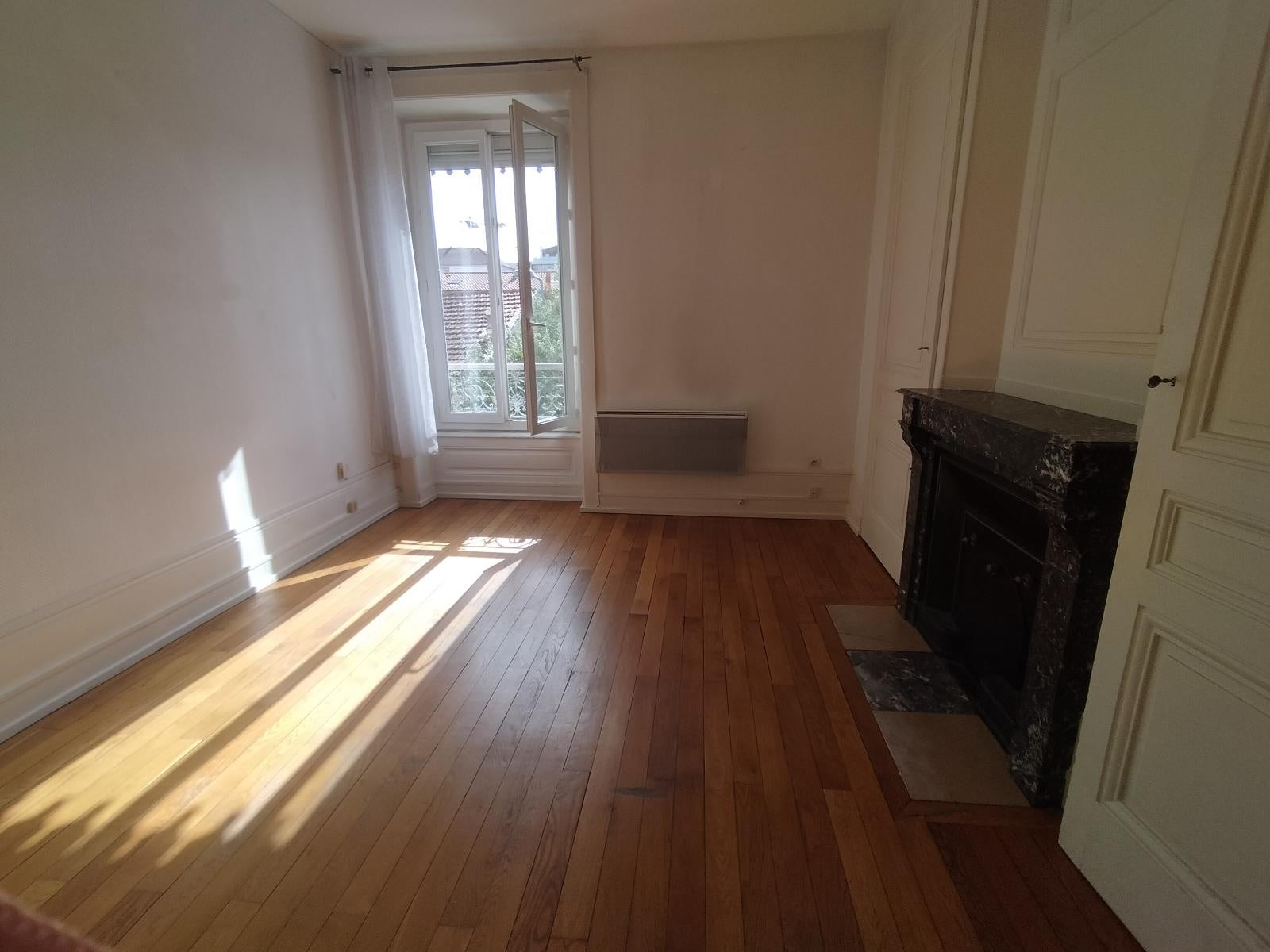 Flat Esplanade Geneviève Anthonioz de Gaulle in Villeurbanne