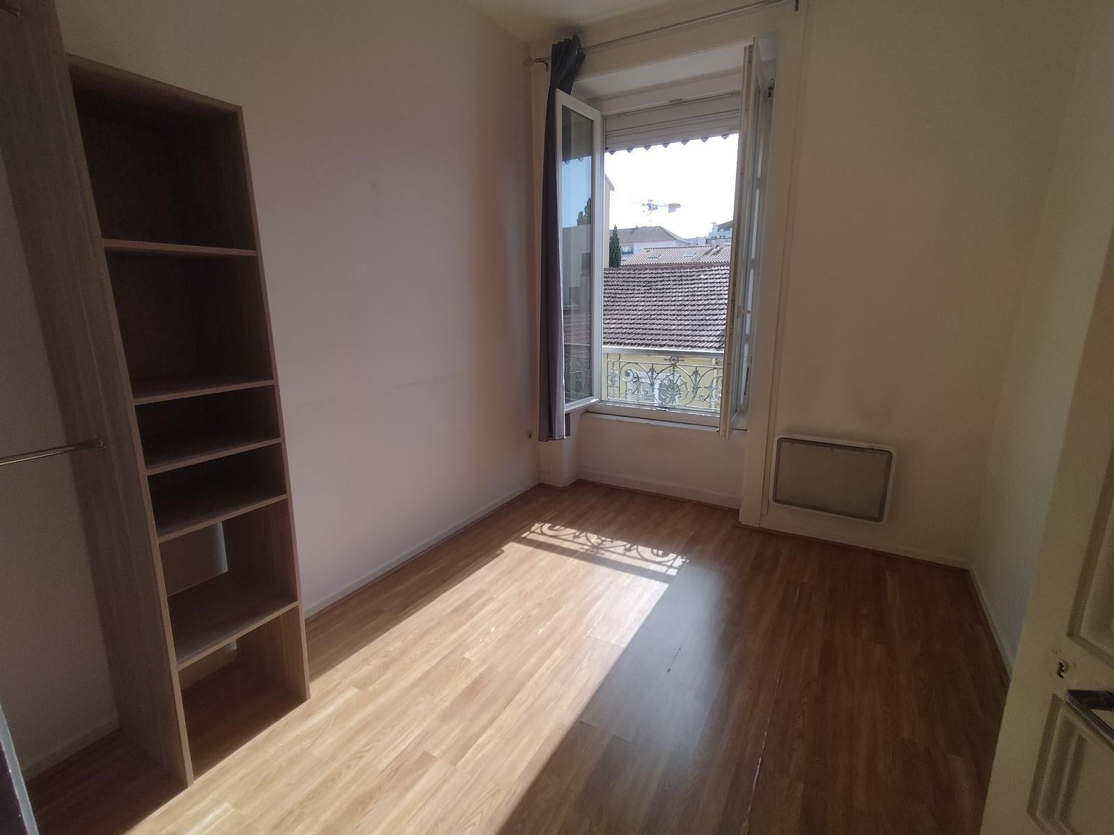 Flat Esplanade Geneviève Anthonioz de Gaulle in Villeurbanne
