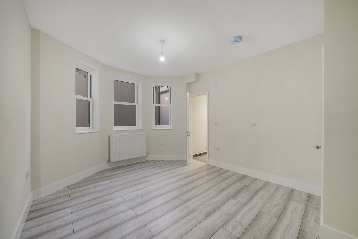 Flat Crouch Hill in Greater London