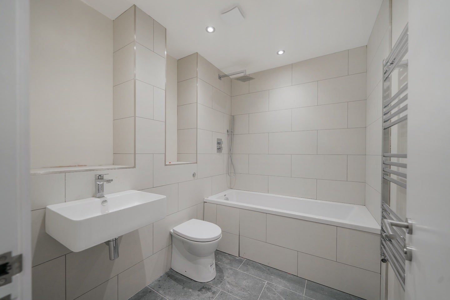 Flat Crouch Hill in Greater London