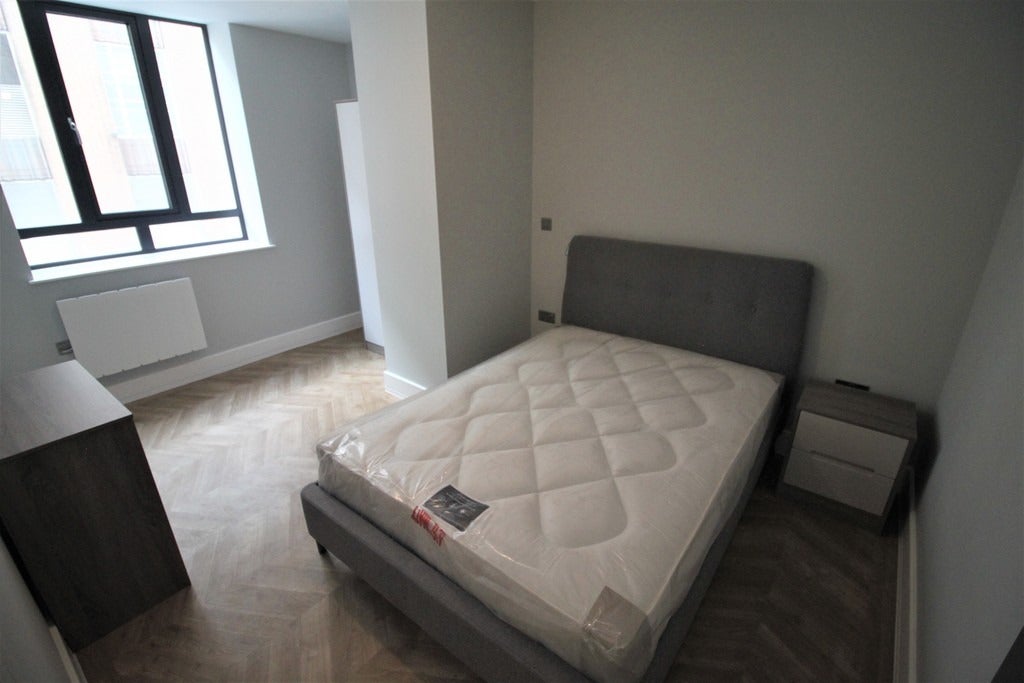 Flat Great Charles Street Queensway in Birmingham