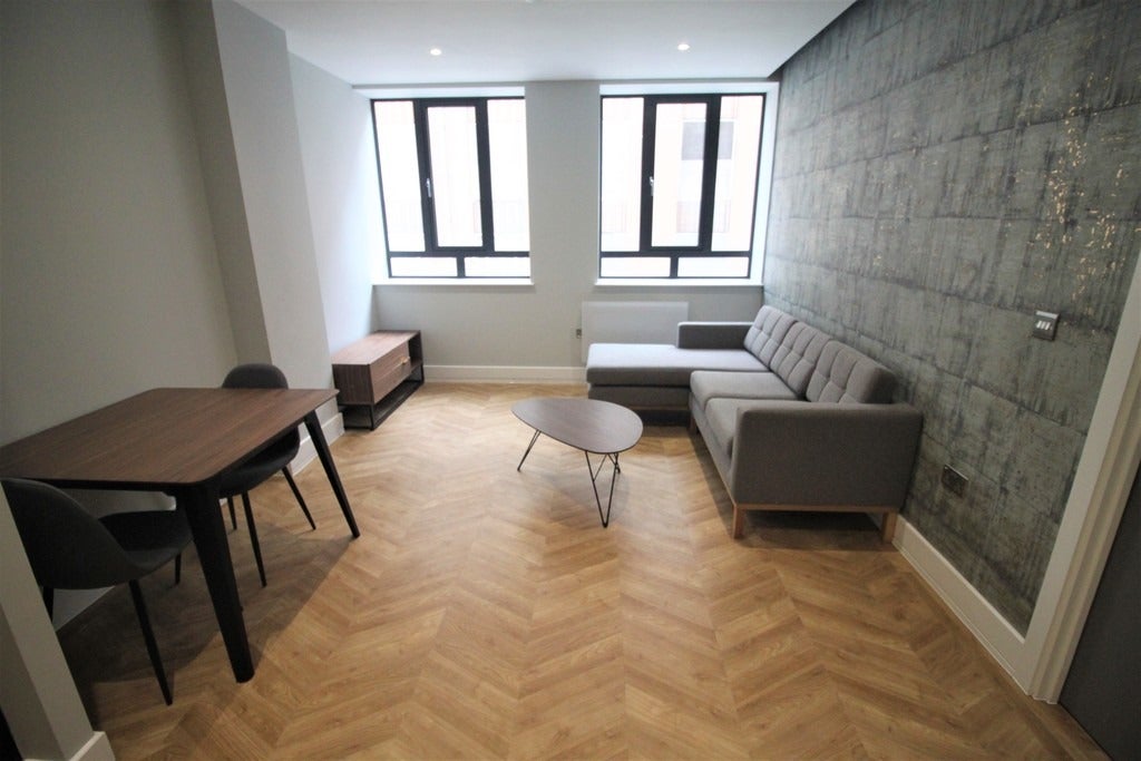 Flat Great Charles Street Queensway in Birmingham