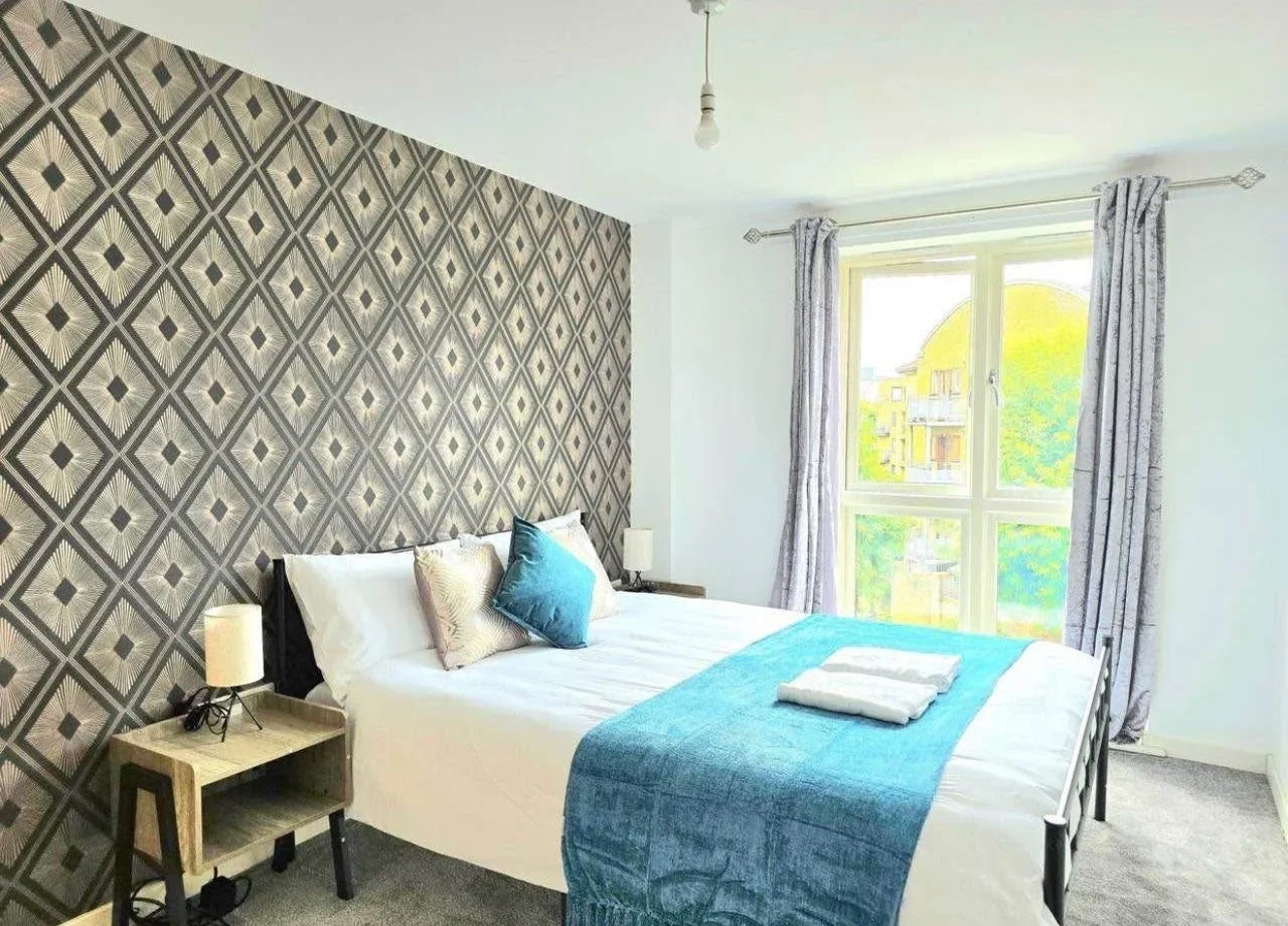 Flat Ordnance Road in Greater London