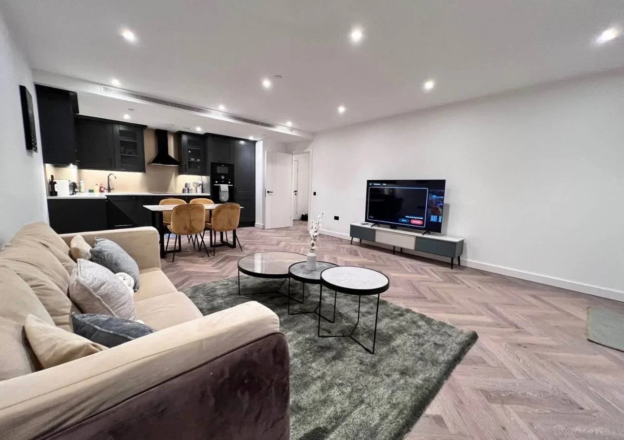 Flat Ordnance Road in Greater London