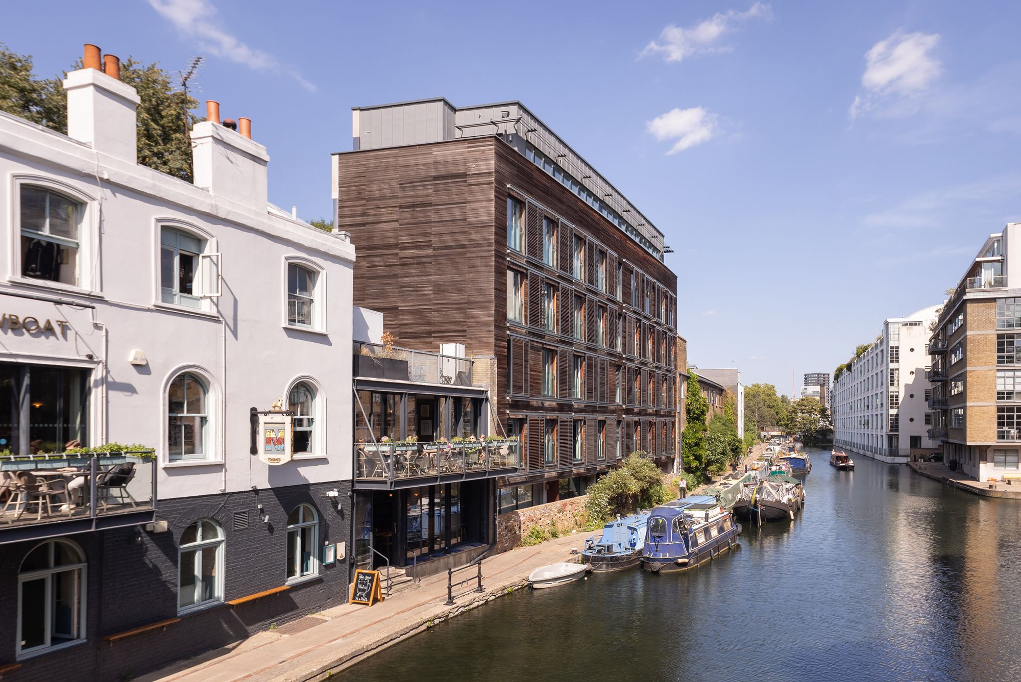 Flat Regent's Canal towpath in Greater London