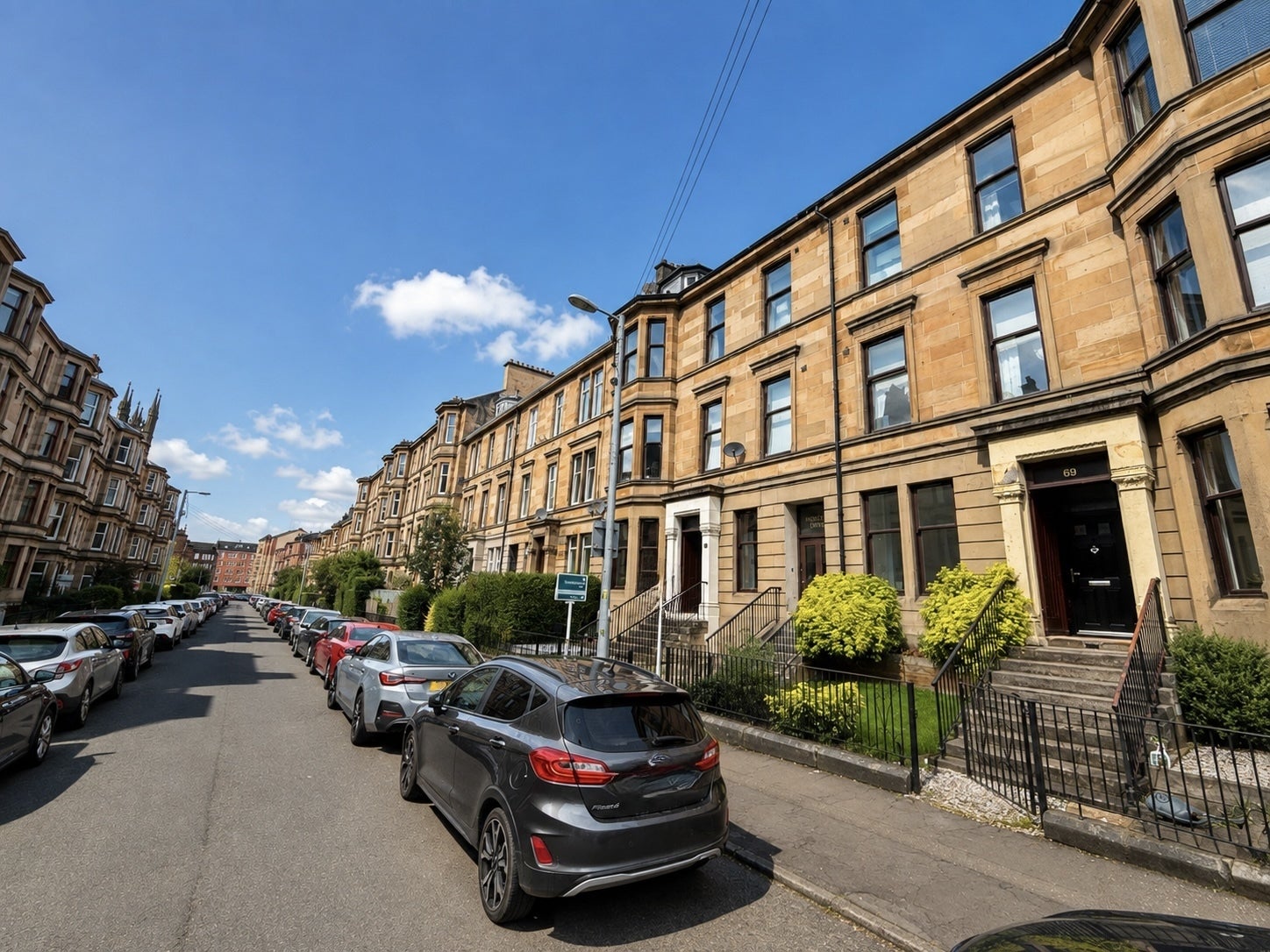 Flat Roslea Drive in Glasgow