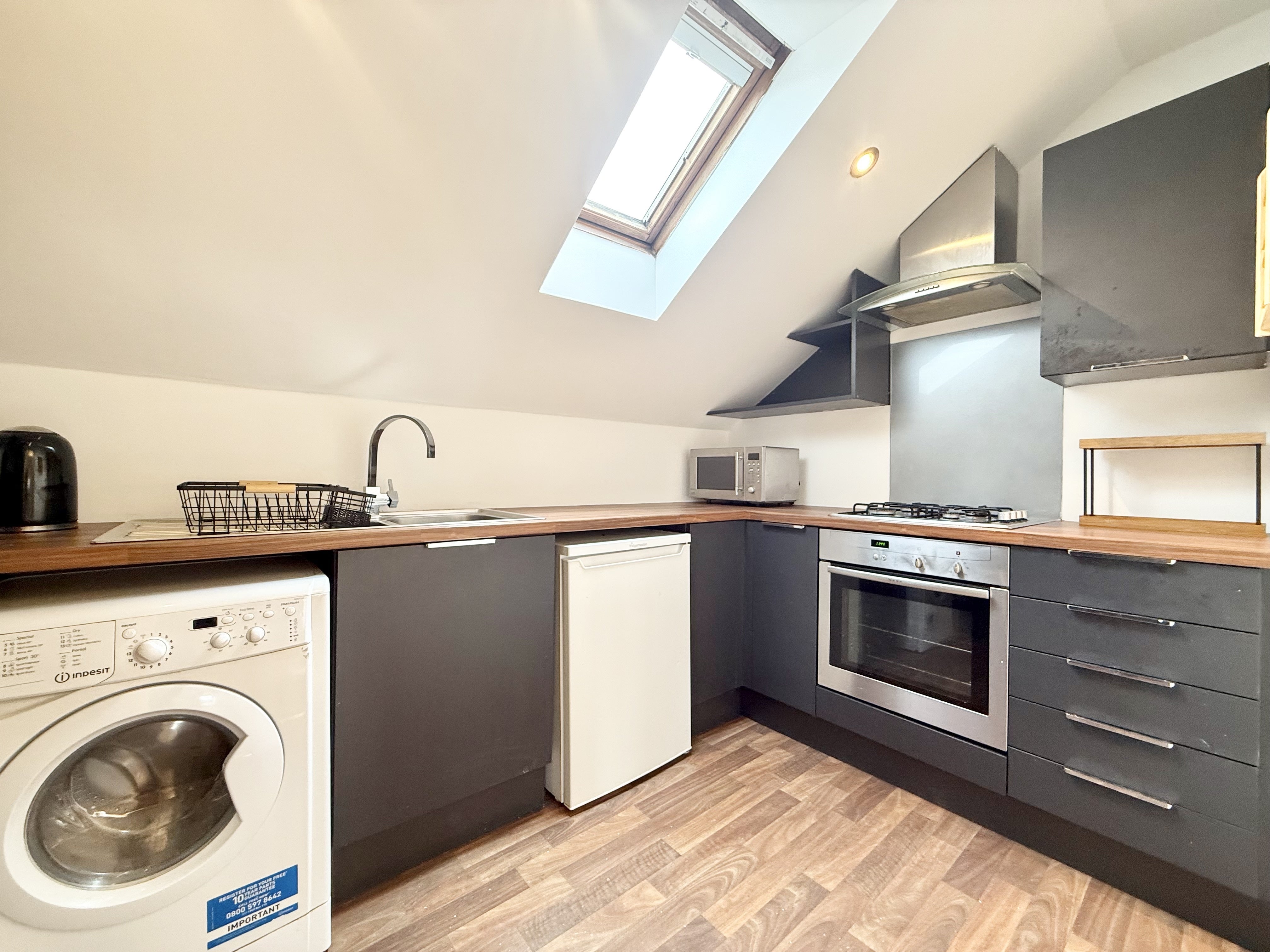 Flat Roslea Drive in Glasgow