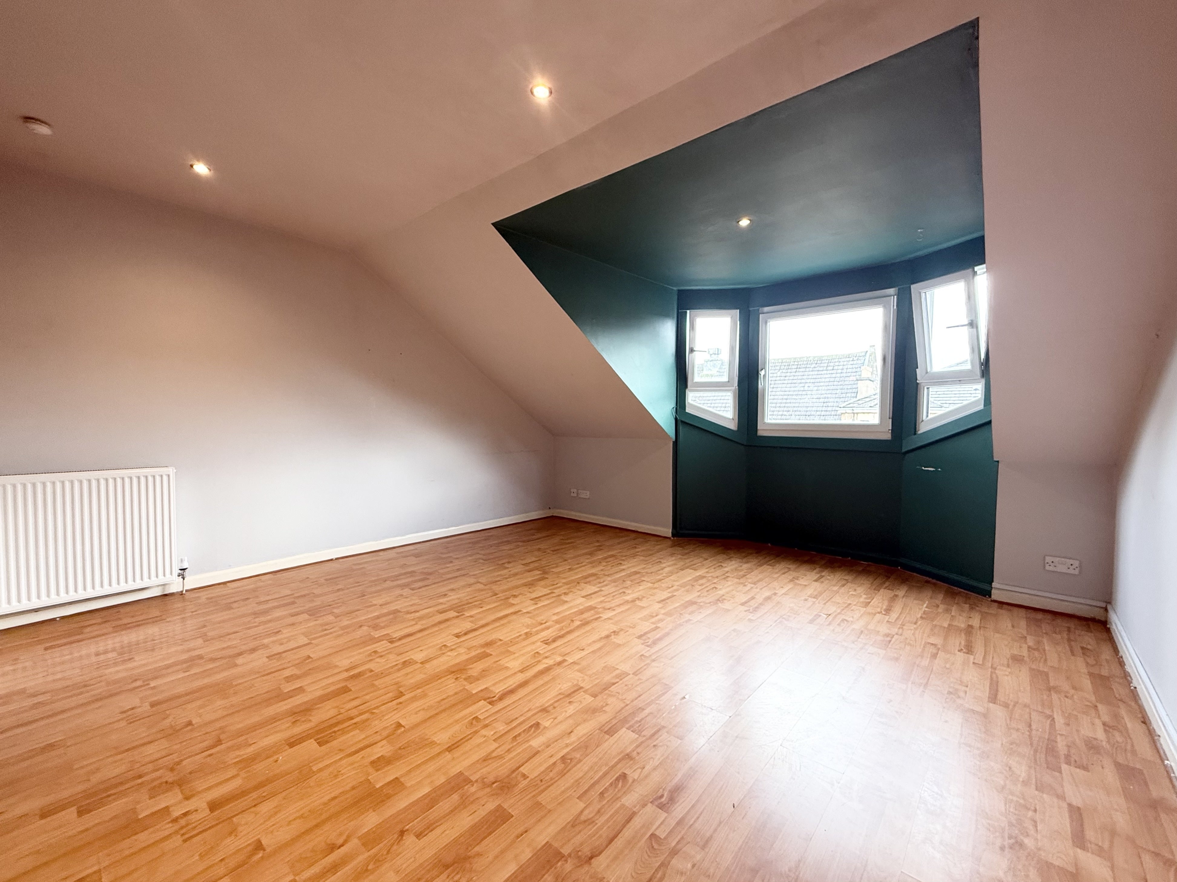 Flat Roslea Drive in Glasgow