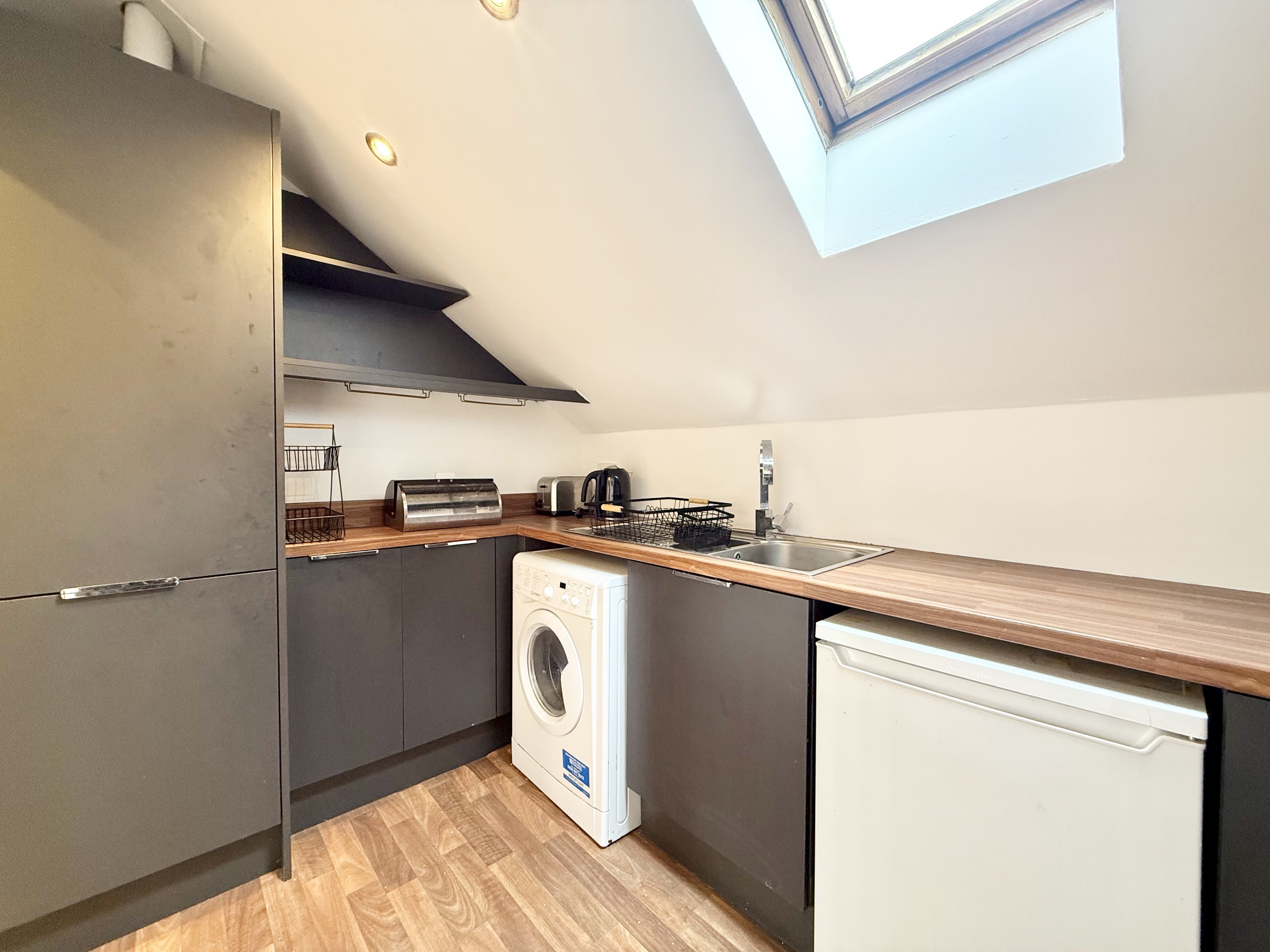 Flat Roslea Drive in Glasgow