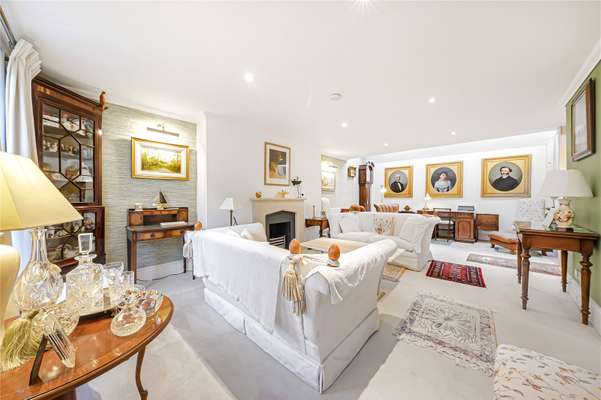 House Elnathan Mews in City of Westminster
