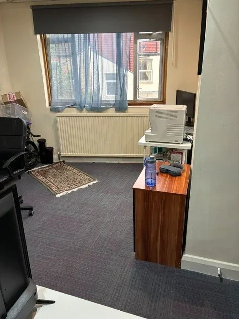 Flat Homecroft Road in Greater London