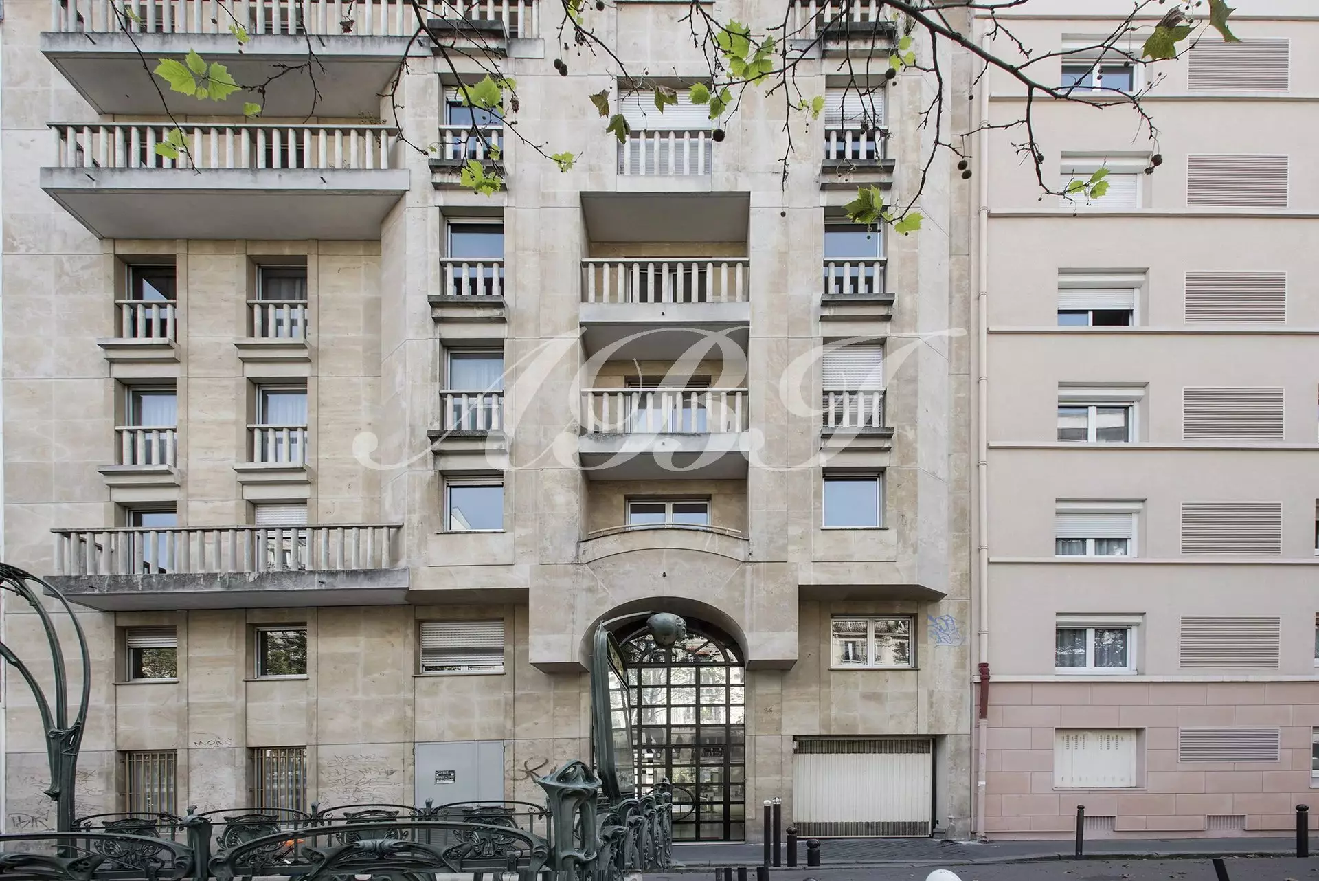 Flat Avenue de Saint-Mandé in Paris