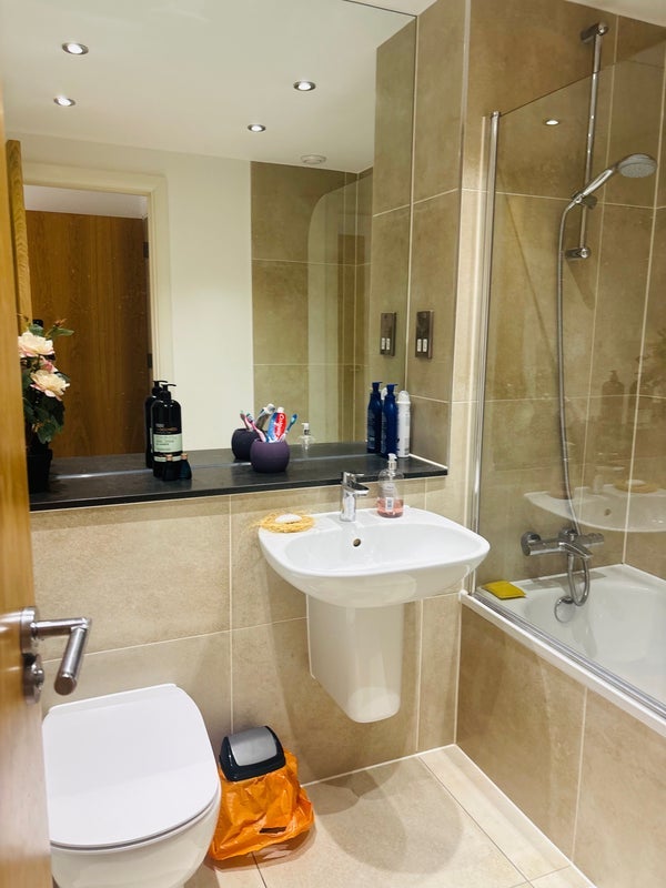 Room Lansdowne Road in Greater London