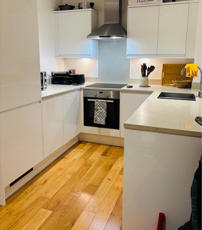 Room Lansdowne Road in Greater London